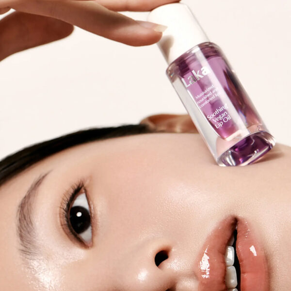 Soothing vegan lip oil calming purple 4.5ml. - Imagen 2