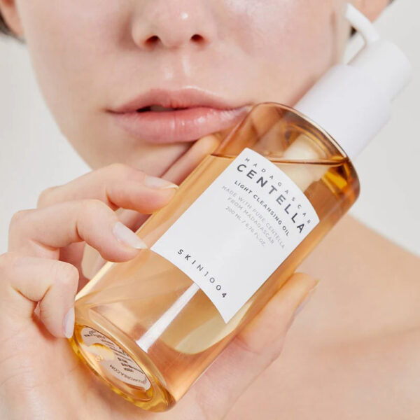 Madagascar Centella Light Cleansing Oil 200ml. - Imagen 3